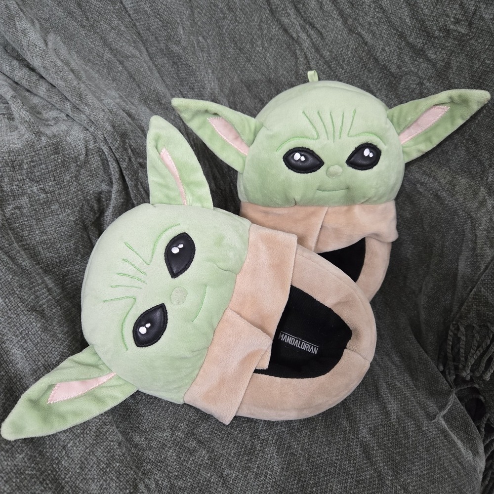 The Mandalorian Baby Yoda Slippers Size 4/5 Star Wars Lucas film Child Fluffy